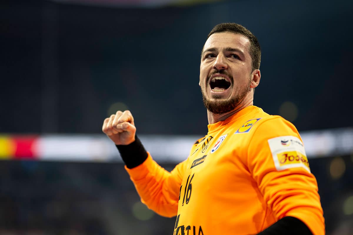 Club fired the Croatian goalkeeper because he was at Thompson’s concert