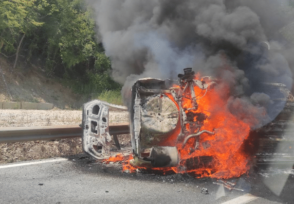 Burned vehicle on the road Vogošća-medije