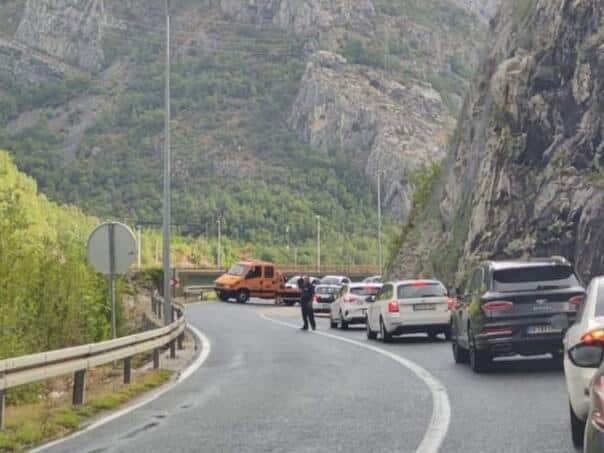 Jablanica-Mostar road accident: one person injured, car destroyed
