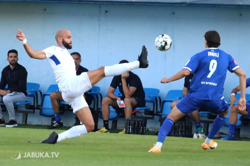 Former wide, zrinj and desire signed for a fighter