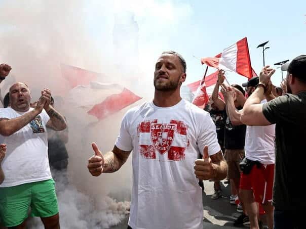 See how Red Star Cheers were welcomed by Arnautovic