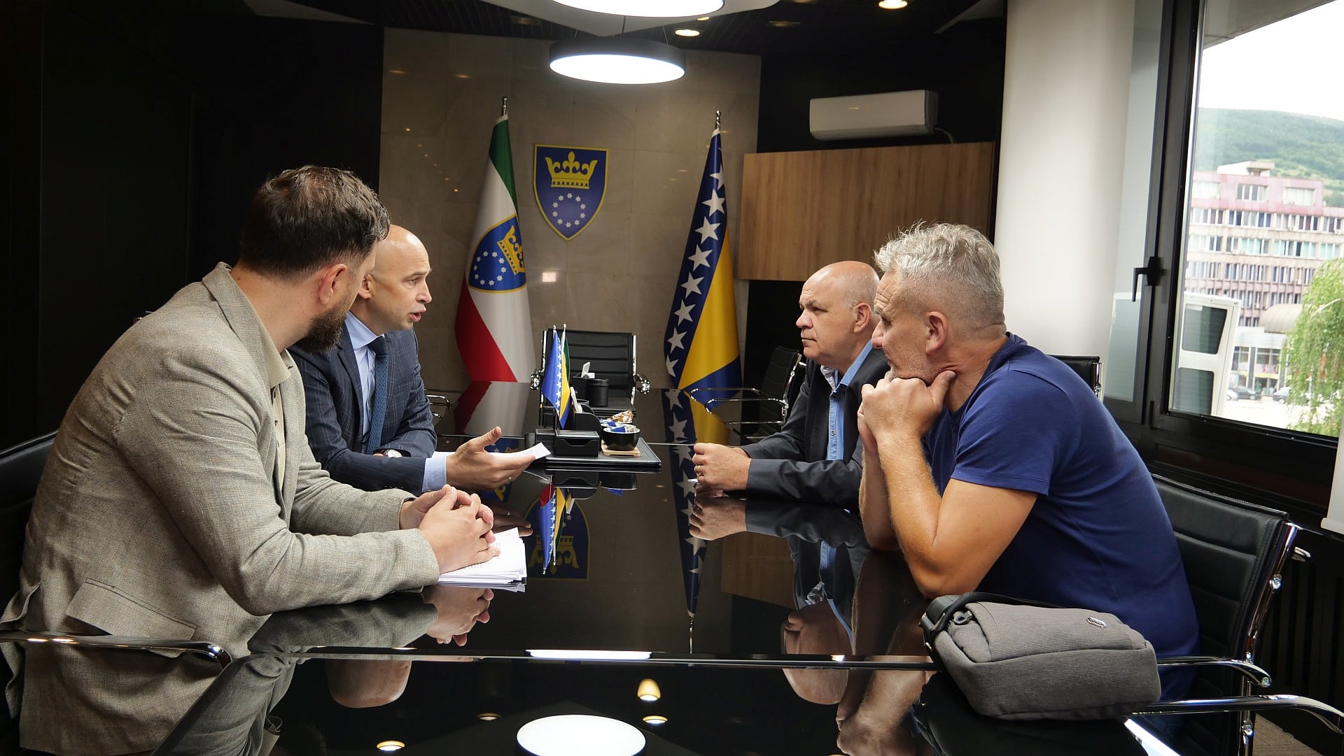Prime Minister Pivic: We welcome the decision of the court, which was denied a measure of the status of the Rector, but a way to pay the salaries
