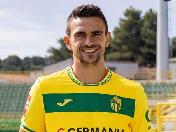 Smail transla made surprising transfer to hnl