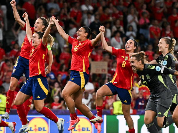 Spain with two missed penalties dropped hosts for the Euro semifinals