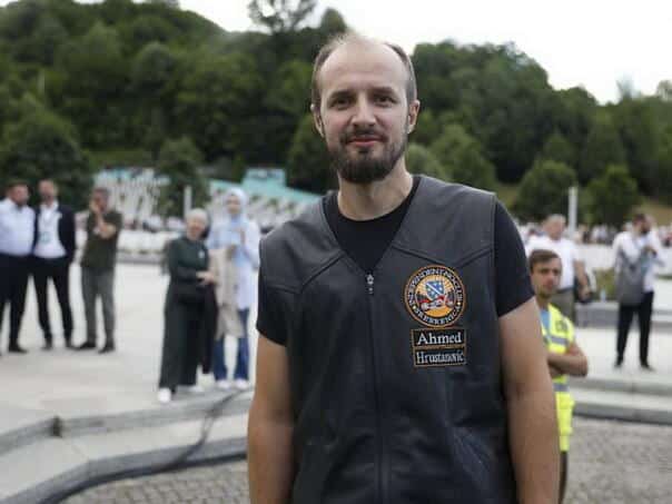 Srebrenicain Ahmed Hrustanović with motorists from all over BiH paid tribute to the victims of genocide