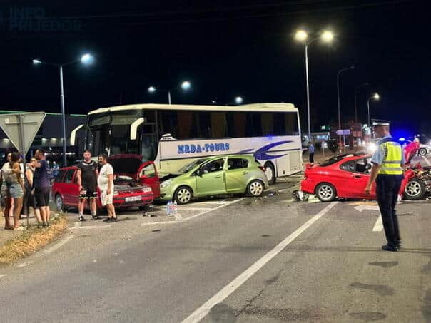 Hard Collision of Buses and Three cars in Kozarac, more injured