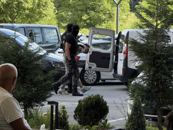 Tuzla Police in Action: Two dealers arrested, seized drugs, weapons and money