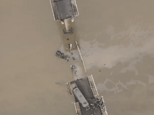 In India crashed the bridge, nine people killed