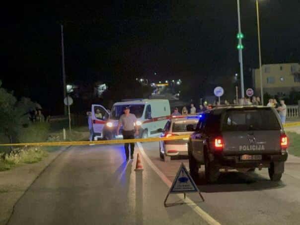 In a car accident in Kalesija died walking
