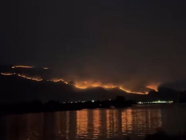 Fiery line all the longer in Mostar, spreading to the sparrows