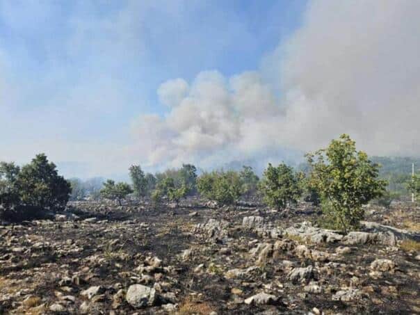 Large Fire near Stolac: Affected mine suspicious terrain, explosions heard