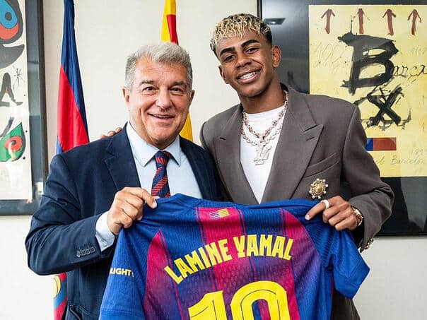 Yamal extended the contract with Barcelona and got a Messi’s ten