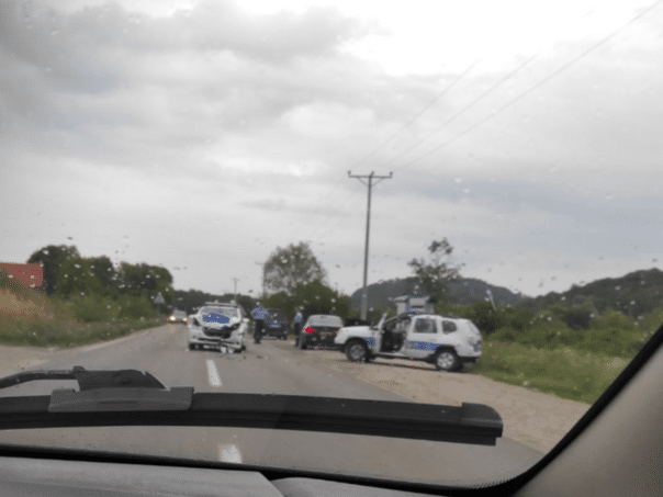 Stopped the vehicles and sold the whitetery so collided with the police during chase