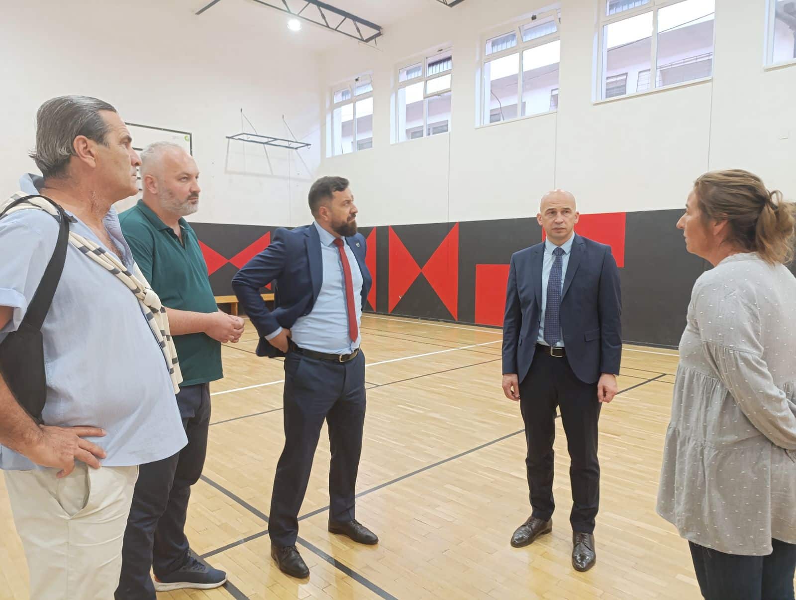 Prime Minister Pivić and Minister of Mushi visited works on the reconstruction of sports halls in Zenica