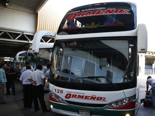 Brazilian passed into the bus, tens of iPhones were glued on her body