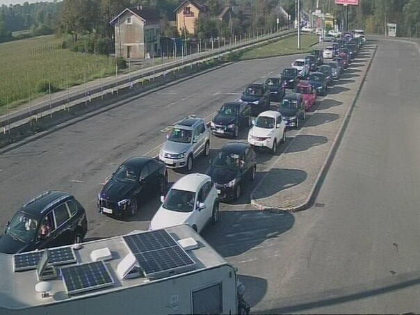 Long retains at border crossings: Izačić, Velika Kladuša …
