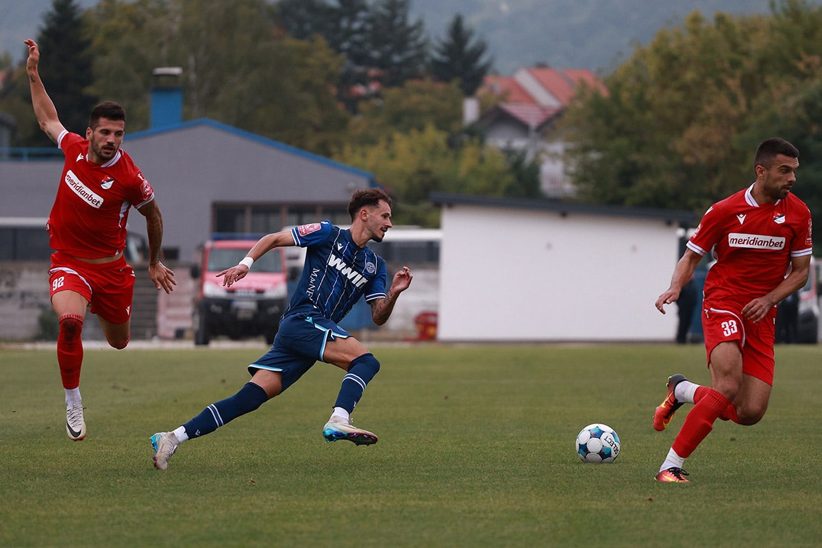 Remi without goals of slog and railway, riot interrupted the encounter for a short time