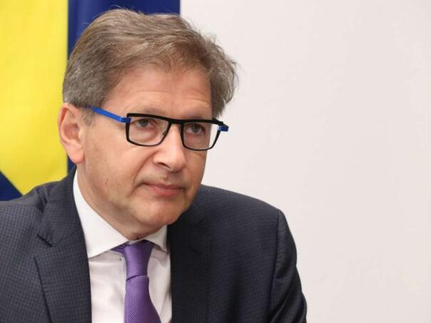 Hadžikadić: The country is in the political crisis, because water is amateurs