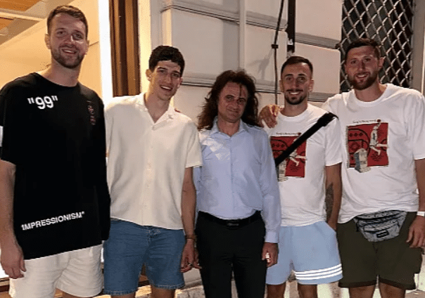 Jusuf Nurkic and the team walked in Sarajevo and took a picture of a beautiful