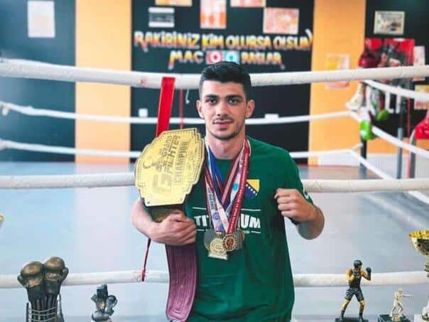 How did Şamil Duman from Turkey become a kickbox champion in Bosnia