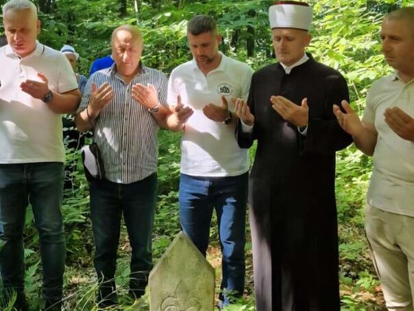 Minister Lokmić visited Mezar and the place of the Death of Izet Nanić