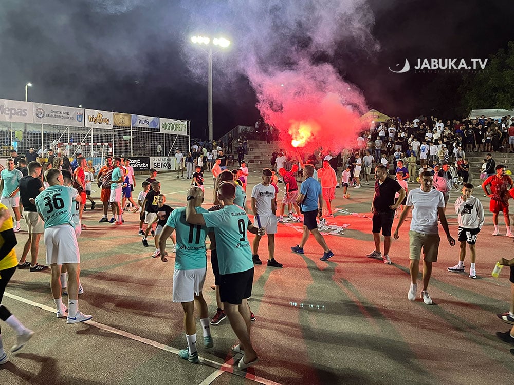 Knešpolje furiously to the finals, the left bank in the battle match kicked out in