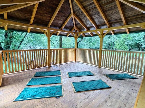 Hot Bosnia Built space for prayer: Reply to visitors’ needs