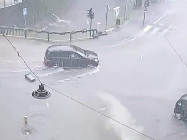 A storm in a heavy, street streets