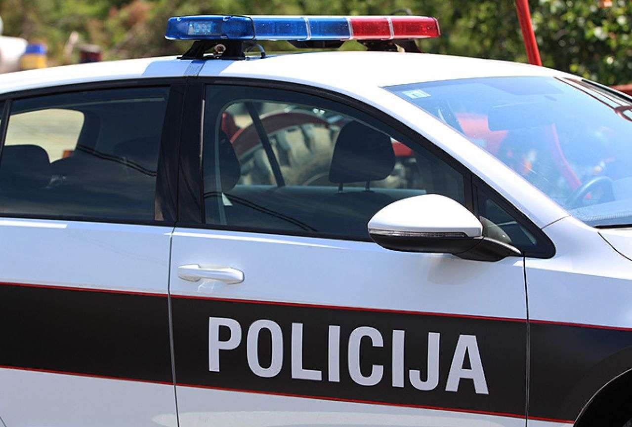 Police in Kalesija identified the driver who jeopardized pedestrians by overtaking the car column