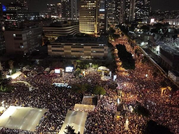 Almost half a million people on the streets of Israel: They are looking for a break of war