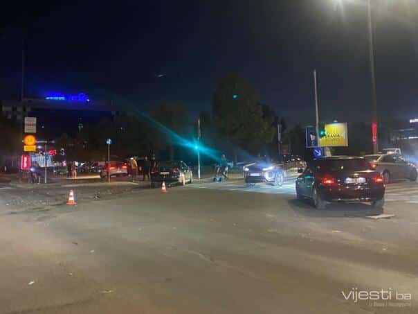 Hard accident in Sarajevo: Parts of the car scattered on the road