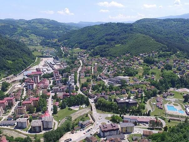 Three injured in a collision of two golfs in Milić