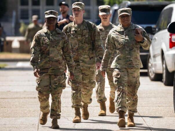 Trump sends an army to Chicago Street? Governor in panic