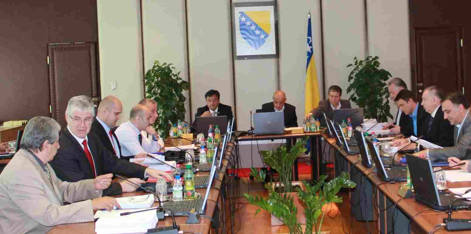 Collective lawsuit: 23,000 employees in state institutions plan to sue the Council of Ministers due to salaries