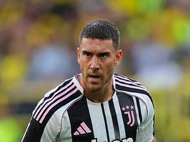 Vlahović decided to stay in Juventus even though he will heat the bench