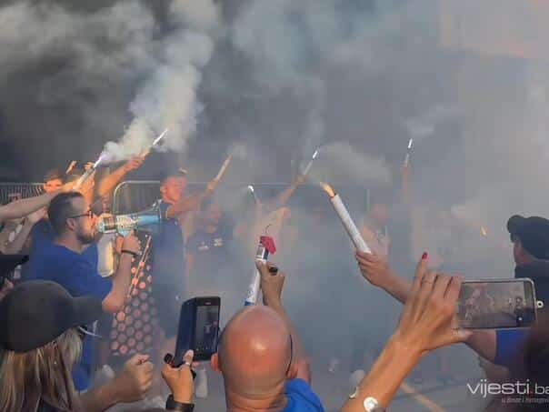 PHOTO / VIDEO: GORE LIMASSOL, fan torches joined basketball players