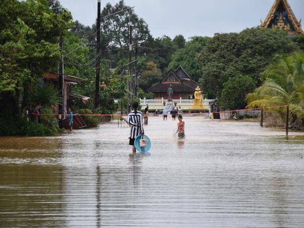 Growing number of victims in thailand floods