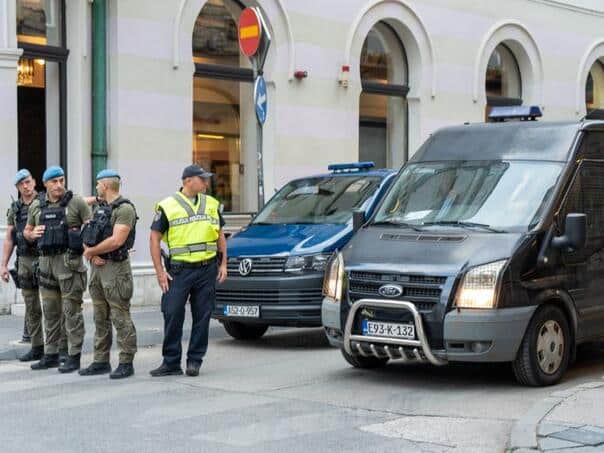 Drama in Sarajevo: A man pulled a gun on a police officer