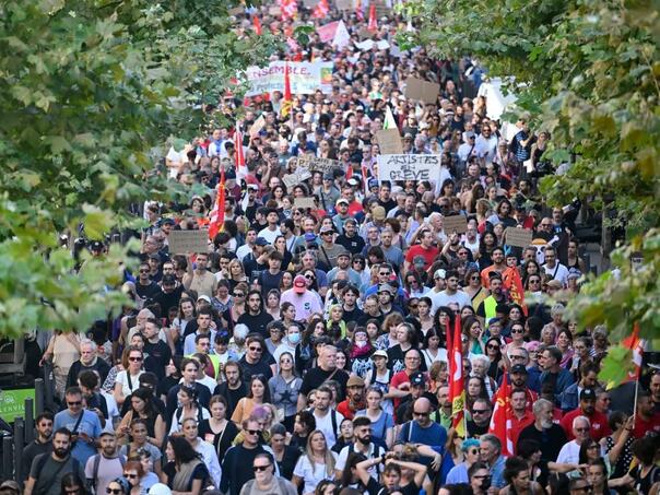France in Standby: 800,000 people are expected on the streets against budget cuts