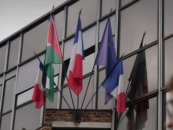 French municipalities defuse Government: Palestinian flag in front of 21 City Hall