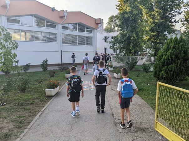 Hurtić invites in charge of RS that in schools return the subject of democracy