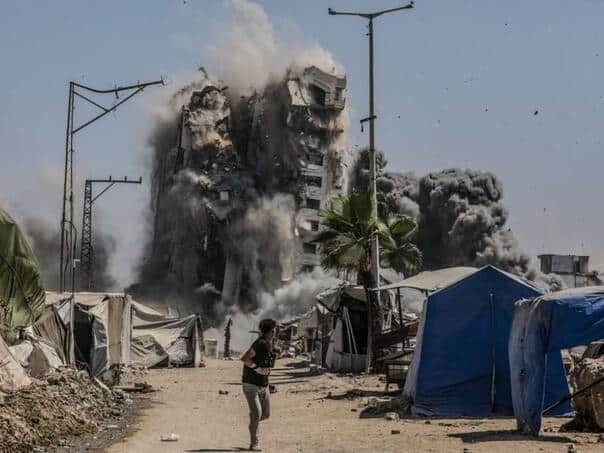 Israeli army destroys another building of the University of Islamic in Gazi