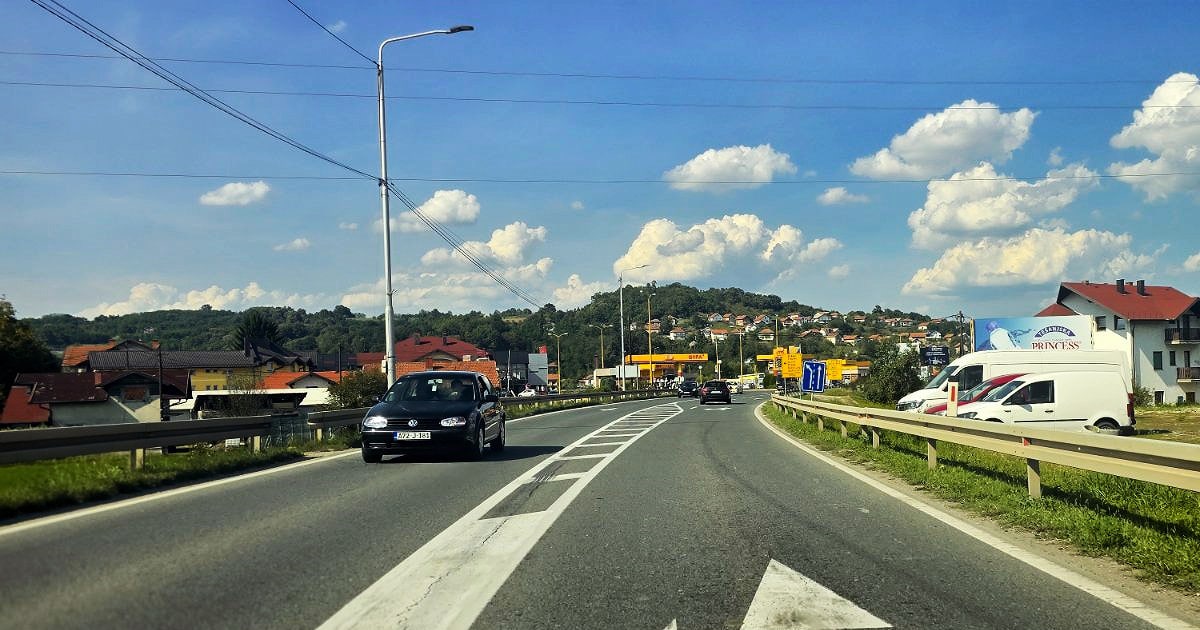 Sunny start of the day, afternoon local showers in Bosnia