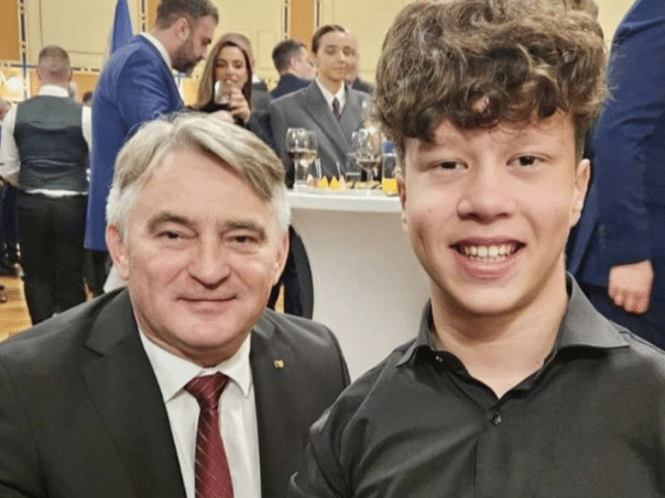 Komsic congratulated Barlov at the conquest of the silver medal on the SP