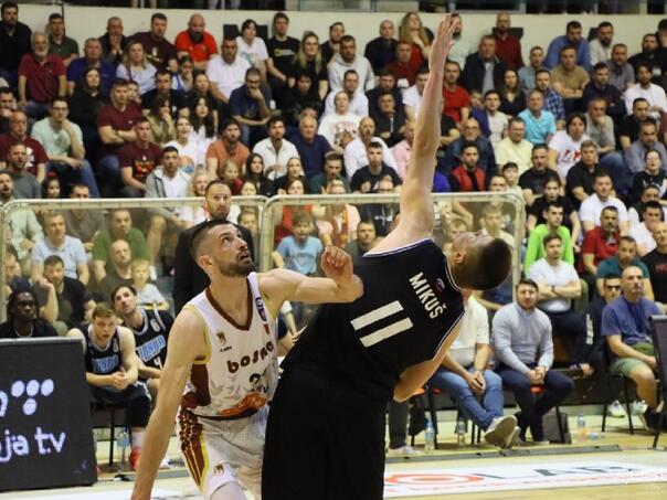 Bosnia’s basketball players play against Turkish giants today