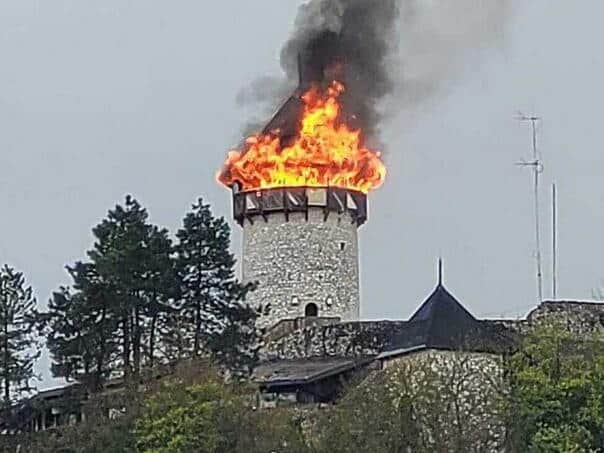 The renovation of the roof and the tower of the old town of Velika Kladuša, 350,000 km is provided