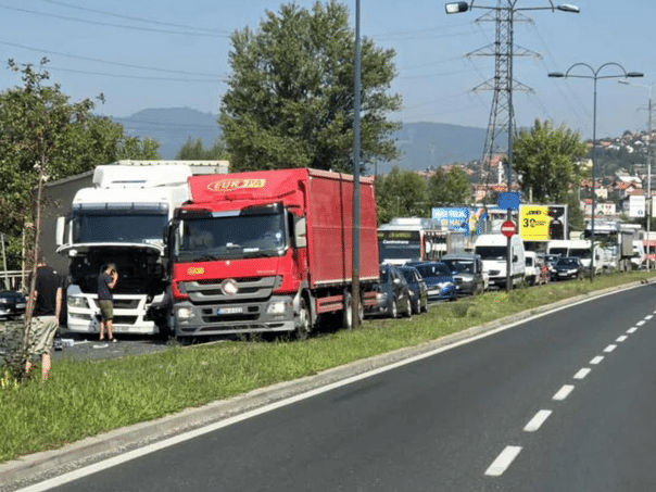 Sarajevo: The collision of two trucks paralyzes traffic, formed long columns