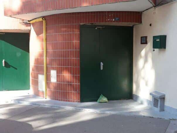 Serbian citizens left swine heads in front of the mosque in France