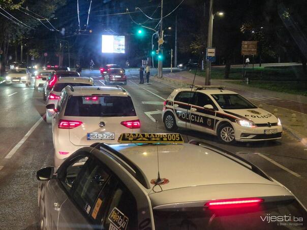 Trolleybus wires in Sarajevo crashed, police on-site