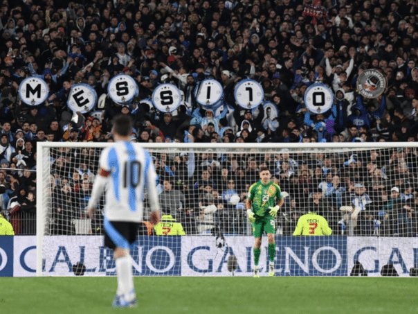 The stadium shakes: epic fan fans from Messi